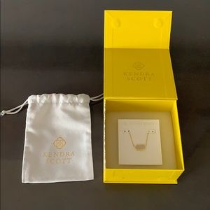 Kendra Scott necklace